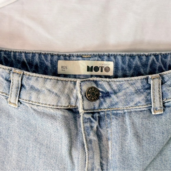 TOPSHOP Retro Denim Shorts - Picture 2 of 6